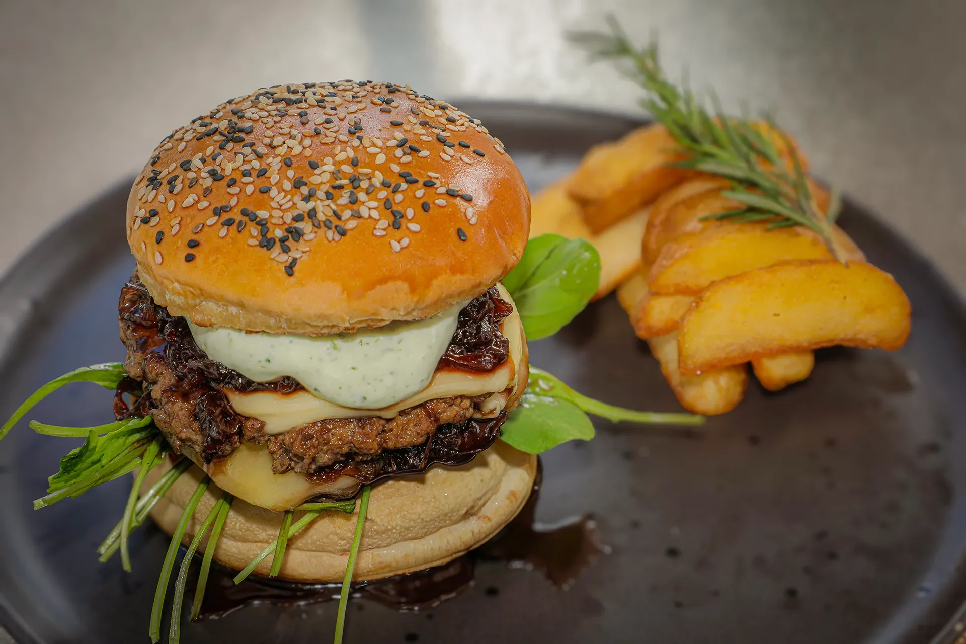 imgi_16_burger-serrano-841a