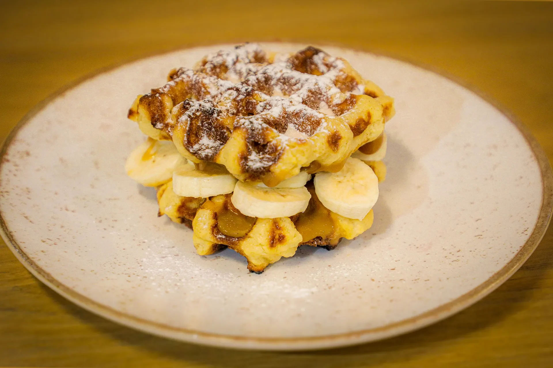 imgi_17_2-waffles-de-li-ge-8211-com-doce-de-leite-colonial-com-banana-3dc2